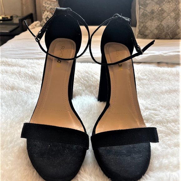 Heels - Picture 2 of 4